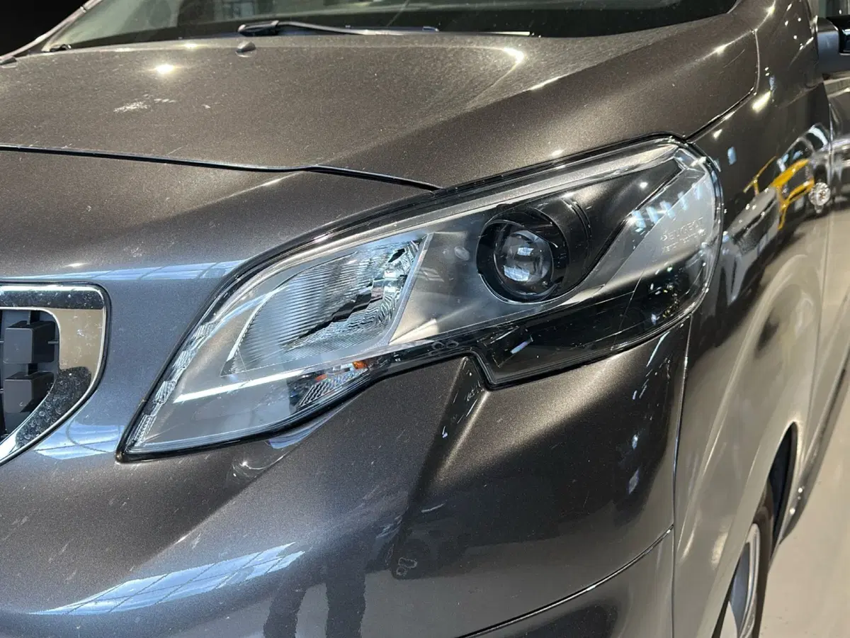 Peugeot Traveller usata a Vicenza (9)