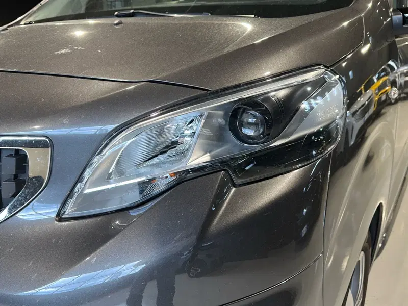 Peugeot Traveller usata a Vicenza (9)