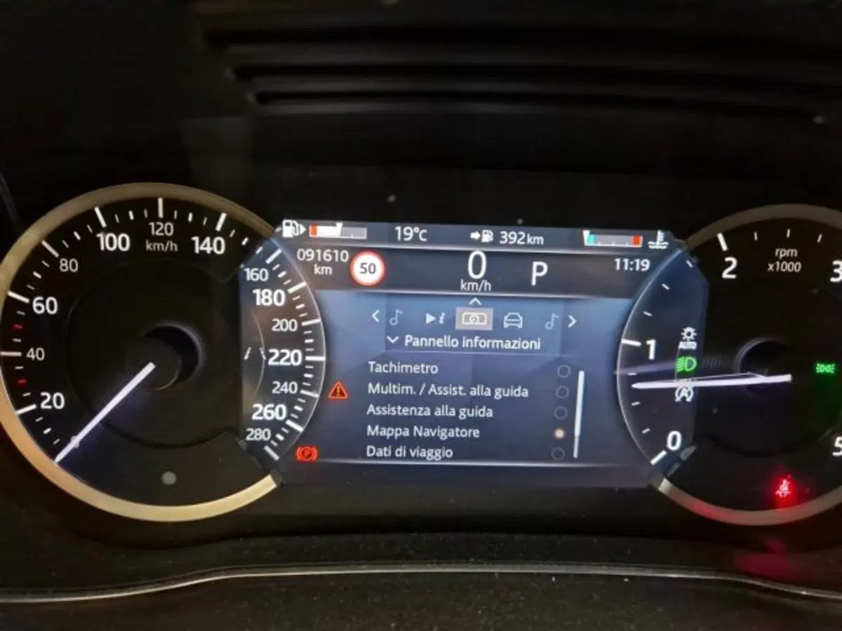 Jaguar E-Pace usata a Livorno (11)