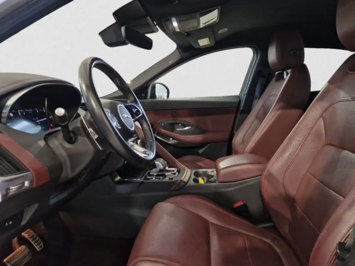 Jaguar E-Pace usata a Livorno (14)