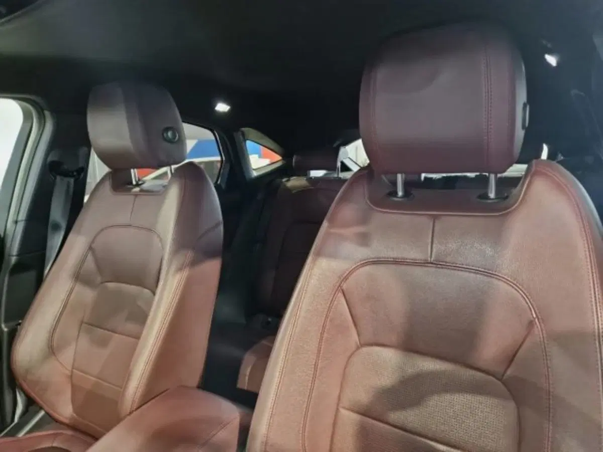 Jaguar E-Pace usata a Livorno (15)