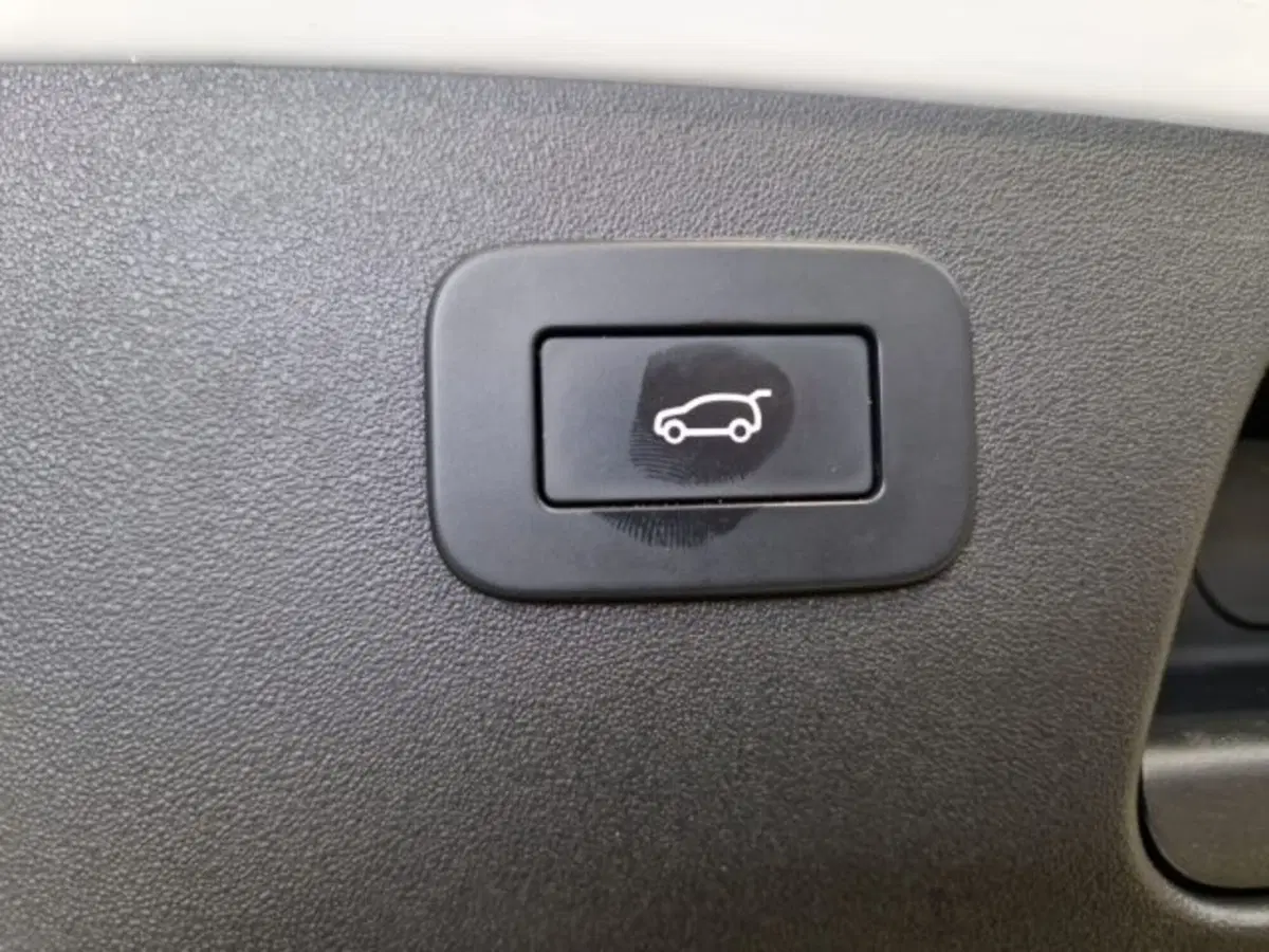 Jaguar E-Pace usata a Livorno (20)