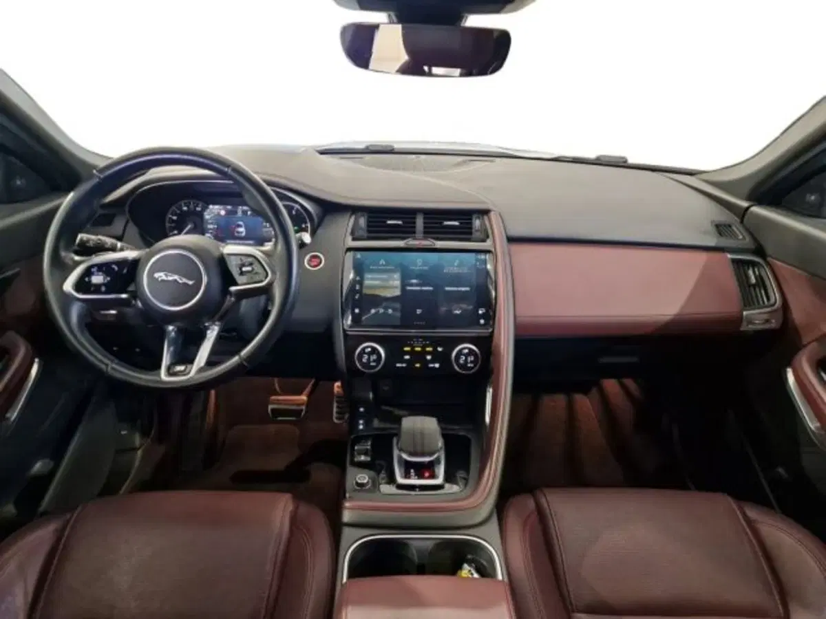 Jaguar E-Pace usata a Livorno (5)