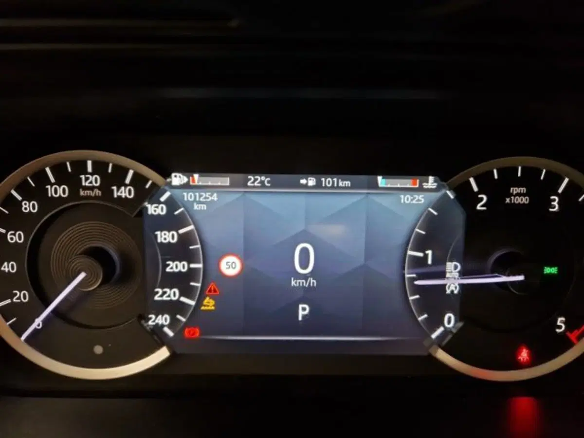 Land Rover Discovery Sport usata a Livorno (11)