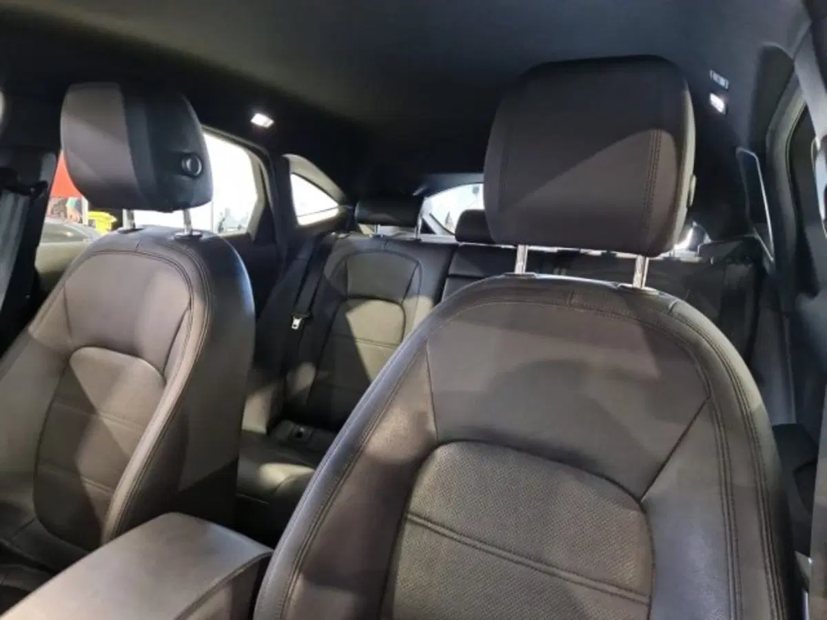 Jaguar E-Pace usata a Livorno (15)