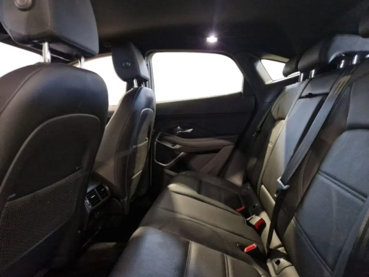 Jaguar E-Pace usata a Livorno (18)