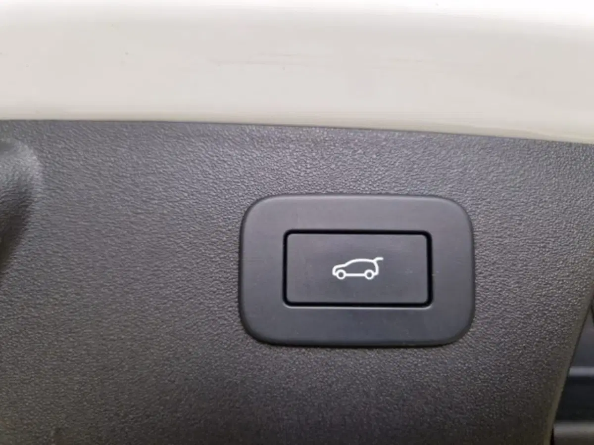 Jaguar E-Pace usata a Livorno (20)
