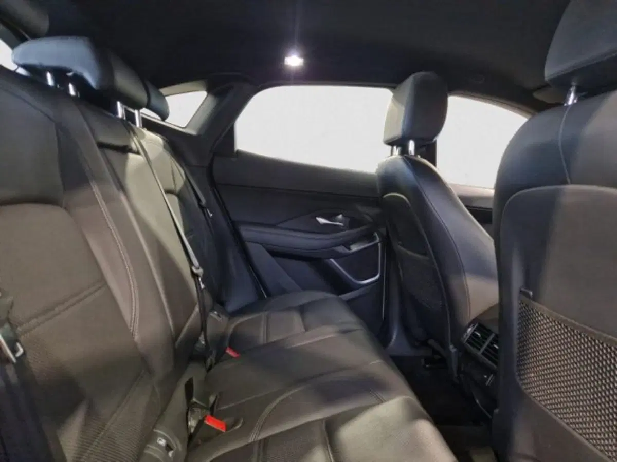 Jaguar E-Pace usata a Livorno (6)