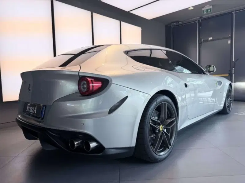 Ferrari FF Coupé usata a Torino (15)