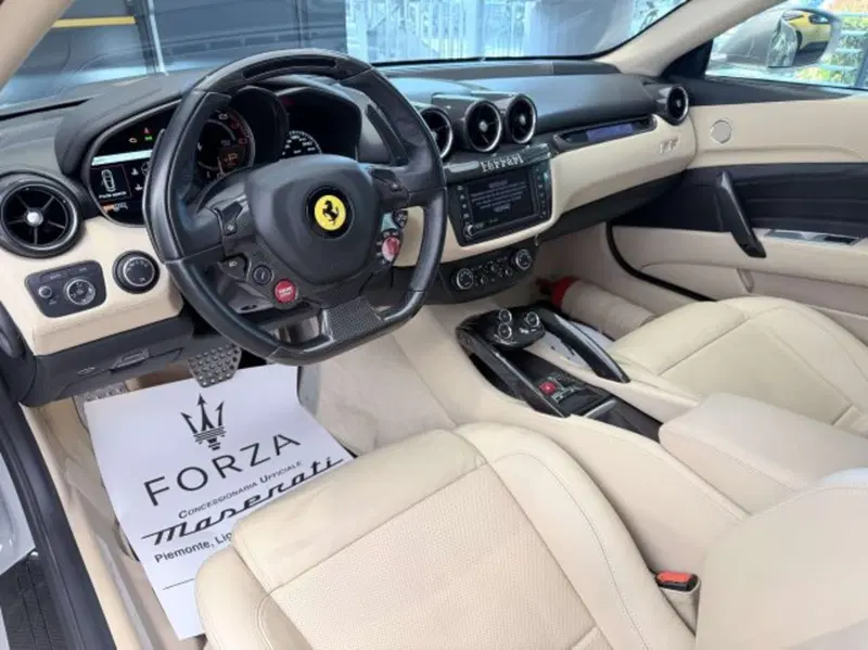 Ferrari FF Coupé usata a Torino (7)