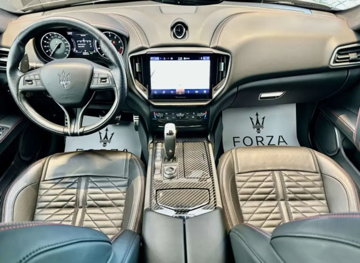 Maserati Ghibli usata a Torino (10)