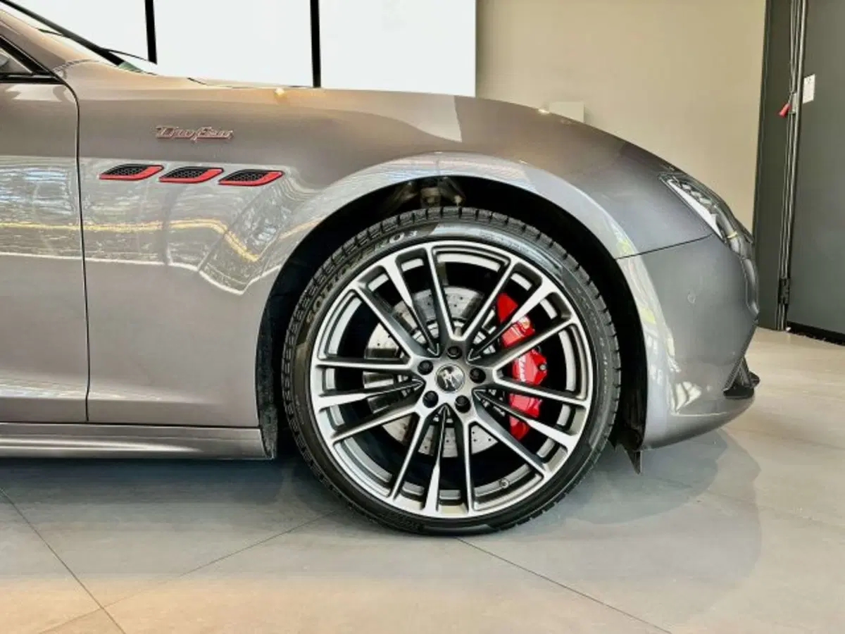 Maserati Ghibli usata a Torino (4)