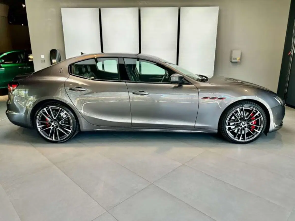 Maserati Ghibli usata a Torino (5)