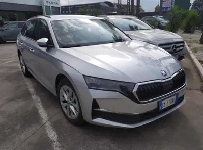 Skoda Octavia Station Wagon 2.0 TDI EVO SCR 150 CV DSG 4x4 Wagon Executive del 2025 usata a Belpasso