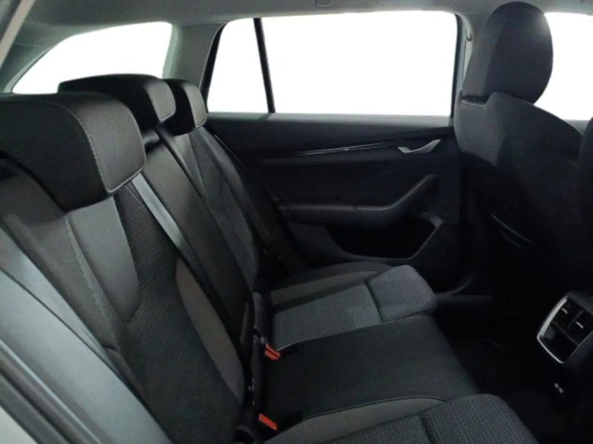 Skoda Octavia Station Wagon usata a Catania (11)