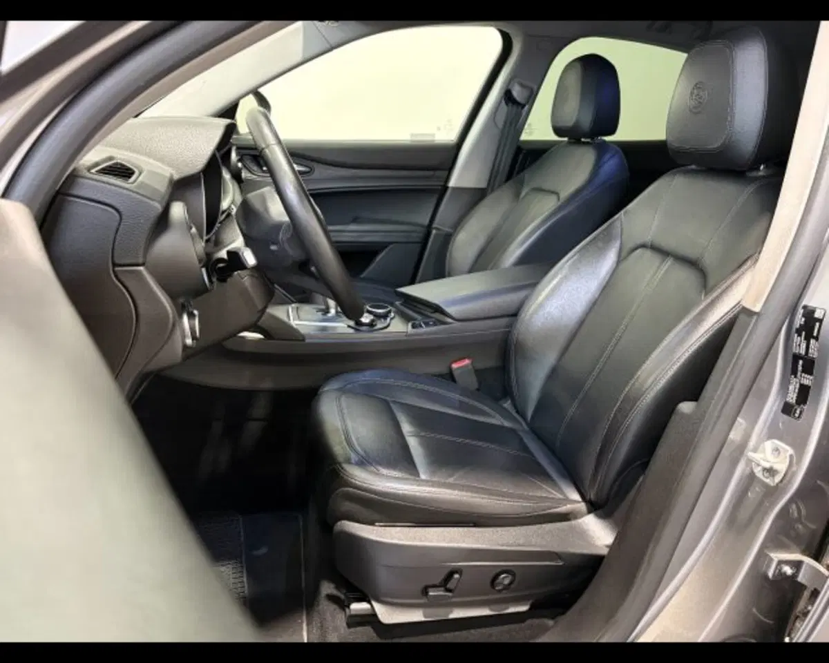Alfa Romeo Stelvio usata a Treviso (12)