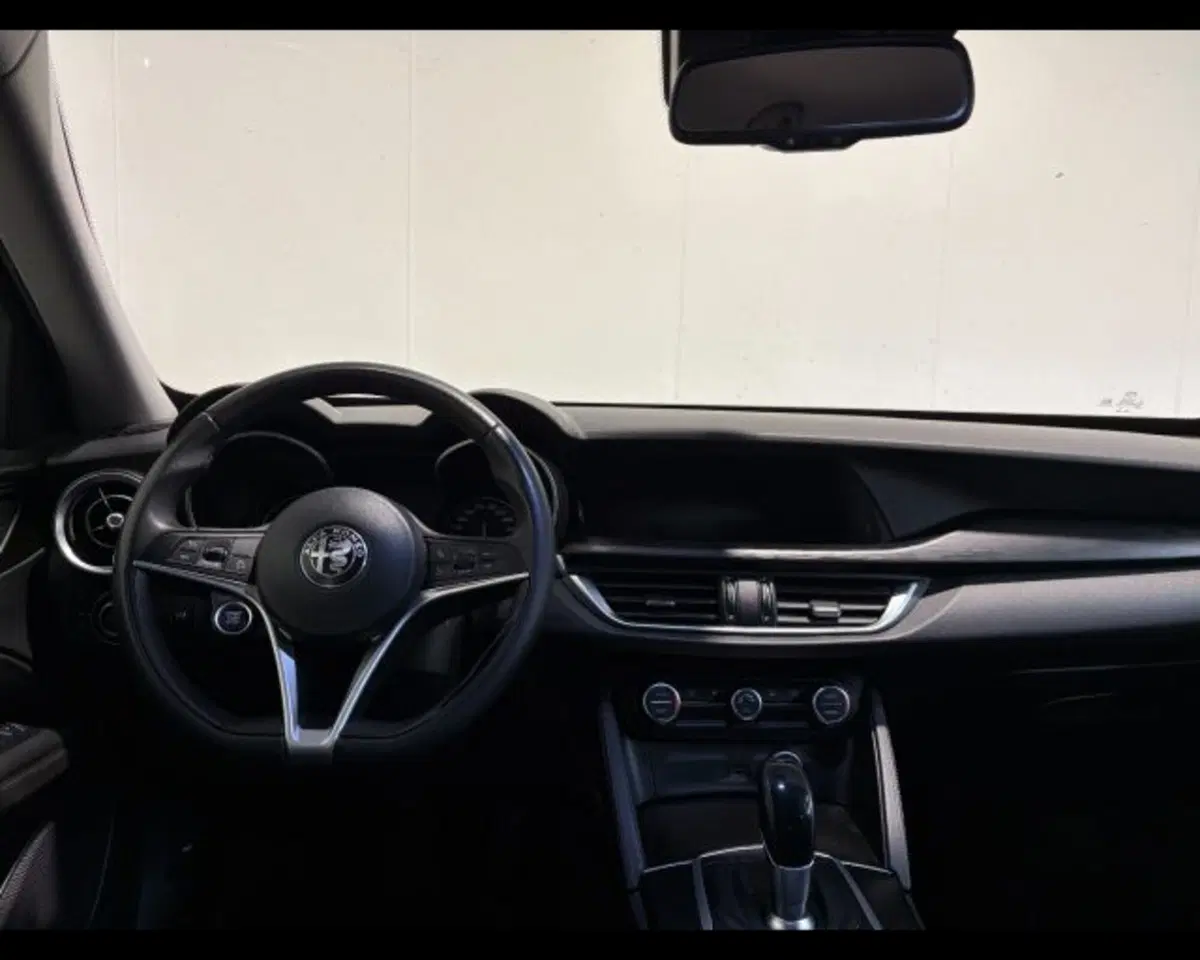 Alfa Romeo Stelvio usata a Treviso (4)