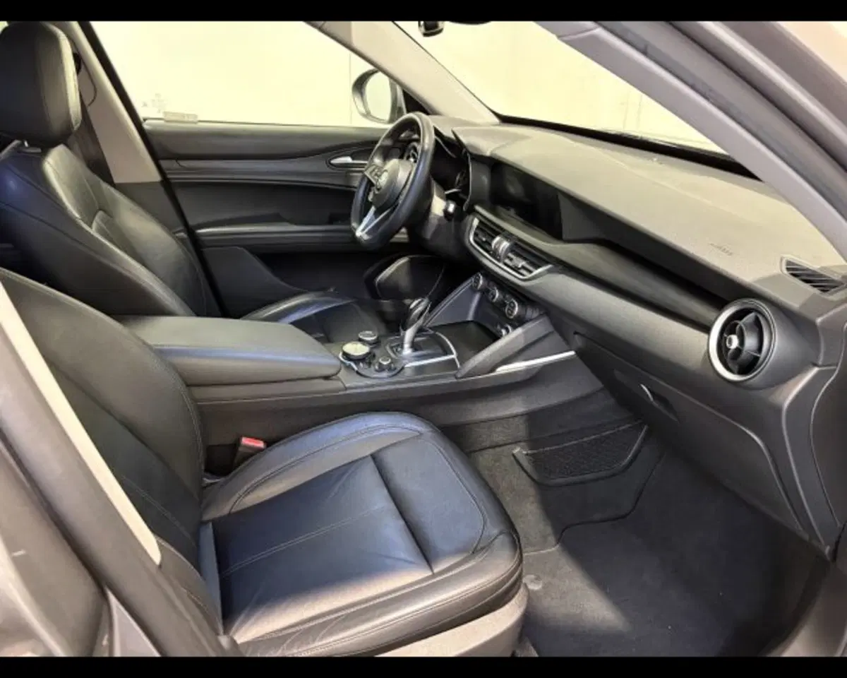 Alfa Romeo Stelvio usata a Treviso (6)