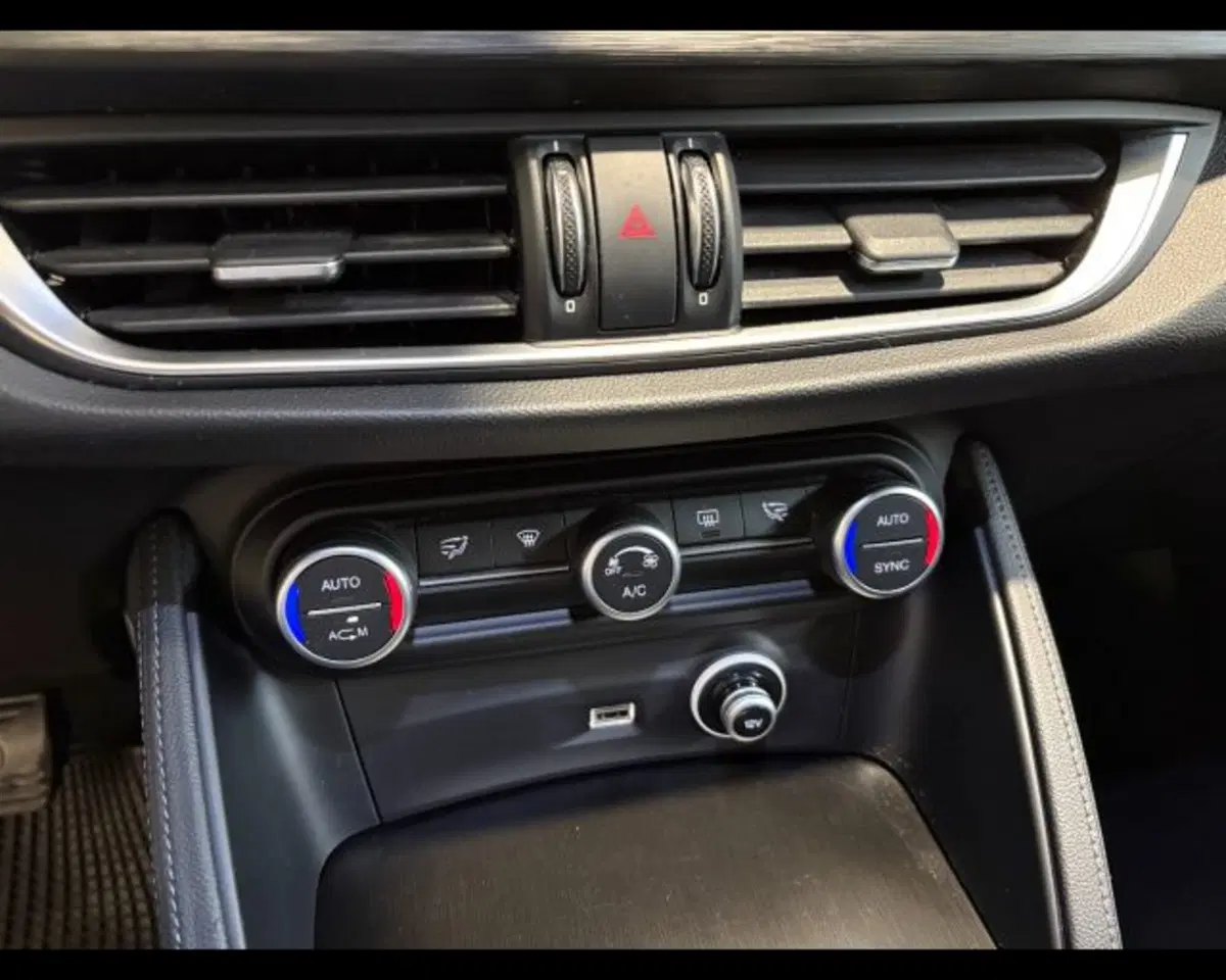 Alfa Romeo Stelvio usata a Treviso (8)