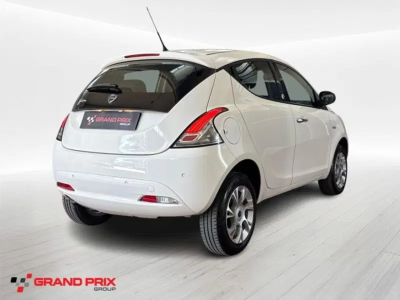 Lancia Ypsilon usata a Bologna (2)