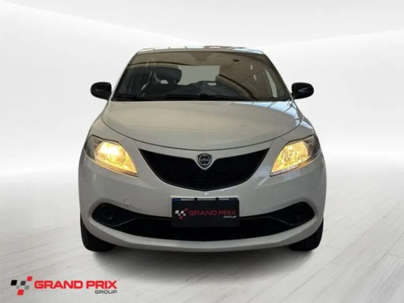 Lancia Ypsilon usata a Bologna (3)