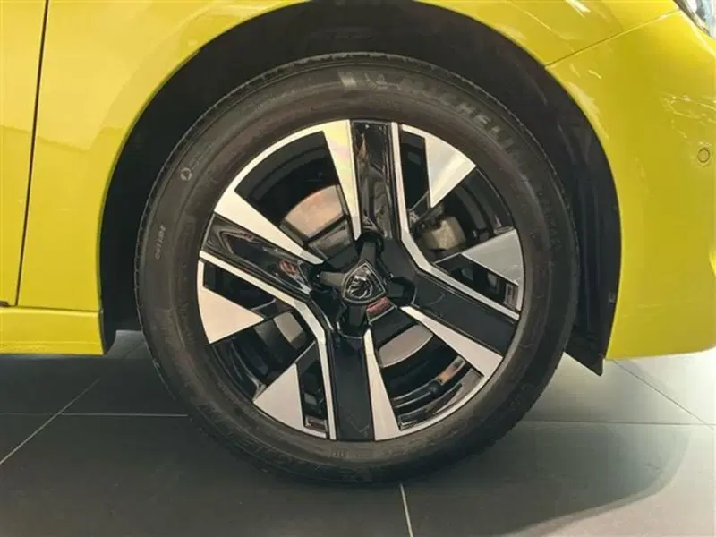 Peugeot 208 usata a Como (6)