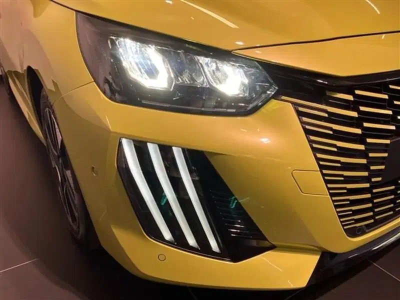 Peugeot 208 usata a Como (7)