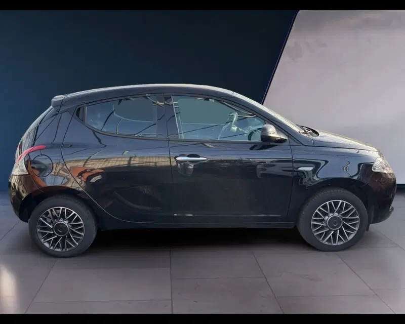 Lancia Ypsilon usata a Torino (9)