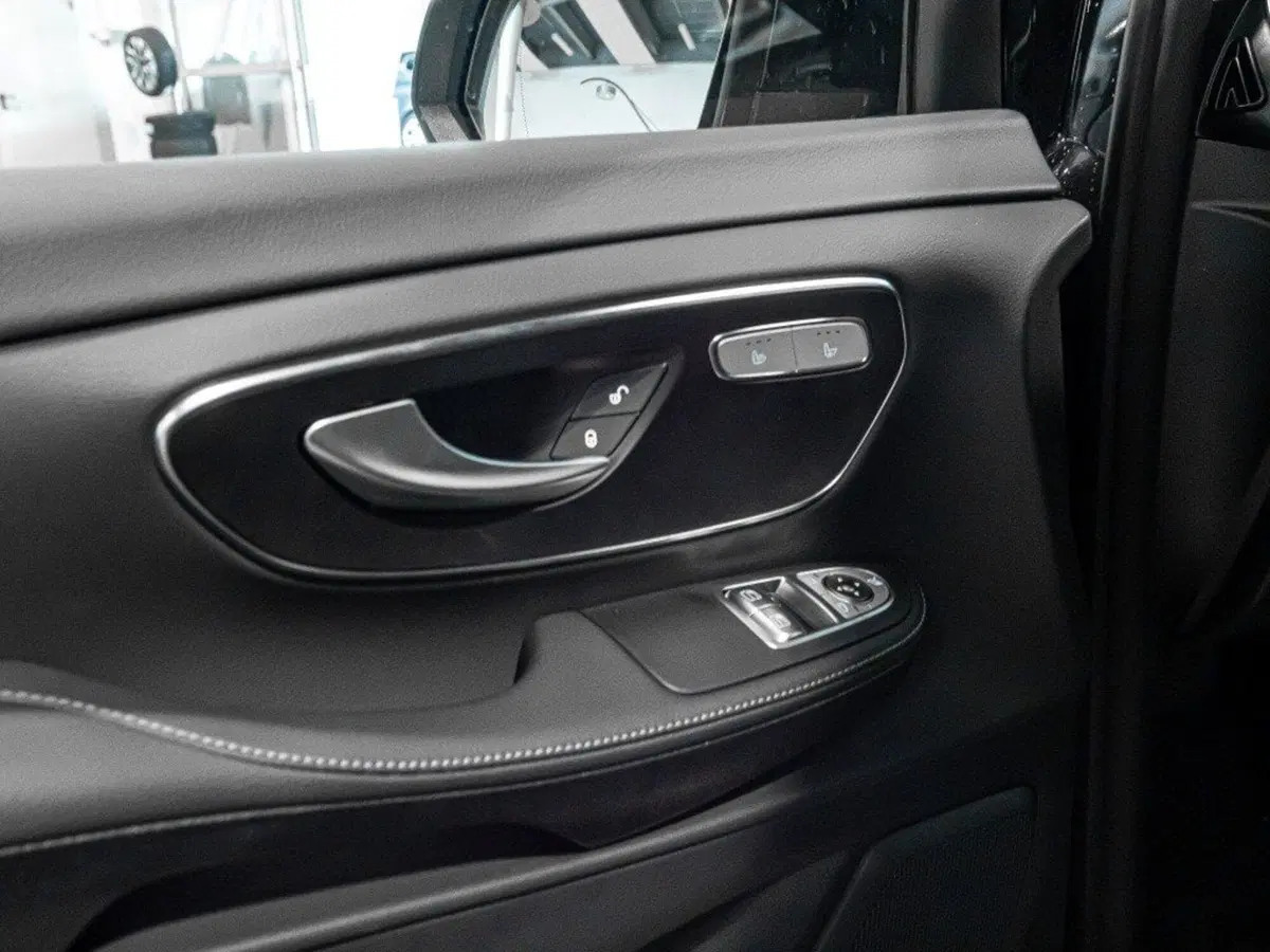 Mercedes-Benz Classe V nuova a Rimini (11)