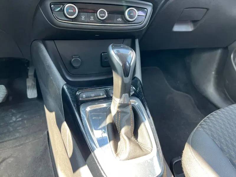 Opel Crossland X usata a Siena (14)
