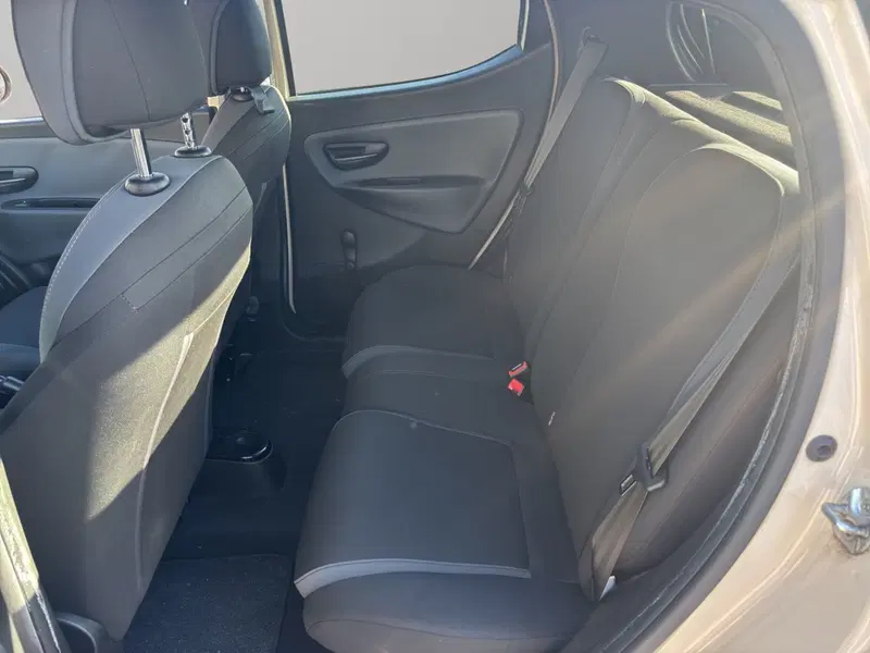 Lancia Ypsilon usata a Macerata (11)