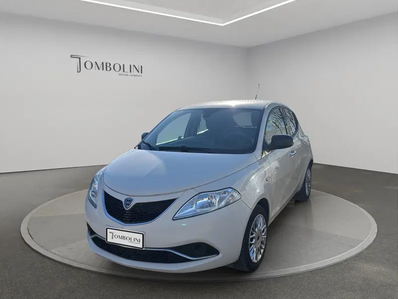 Lancia Ypsilon usata a Macerata (2)