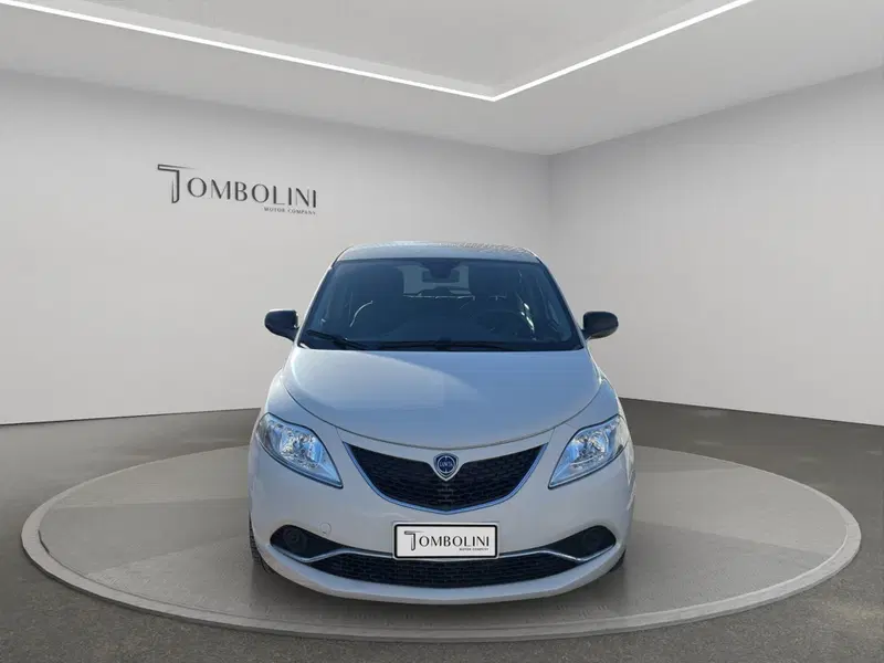 Lancia Ypsilon usata a Macerata (4)