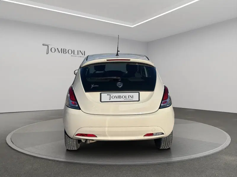 Lancia Ypsilon usata a Macerata (5)
