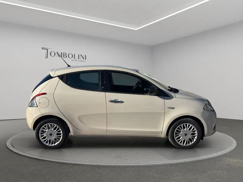 Lancia Ypsilon usata a Macerata (6)