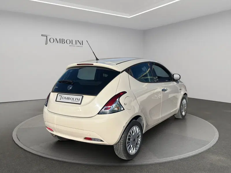 Lancia Ypsilon usata a Macerata (8)
