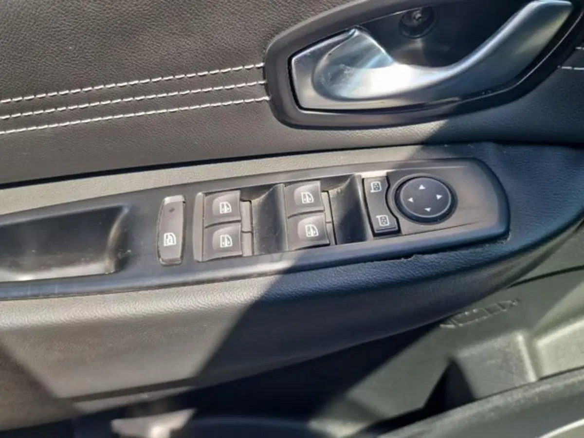 Renault Scenic E-Tech Electric usata a Salerno (20)