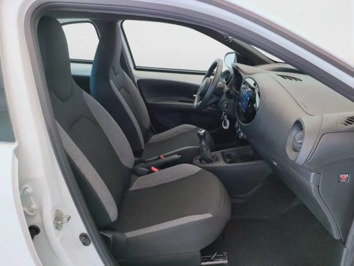 Toyota Aygo X usata a Teramo (11)
