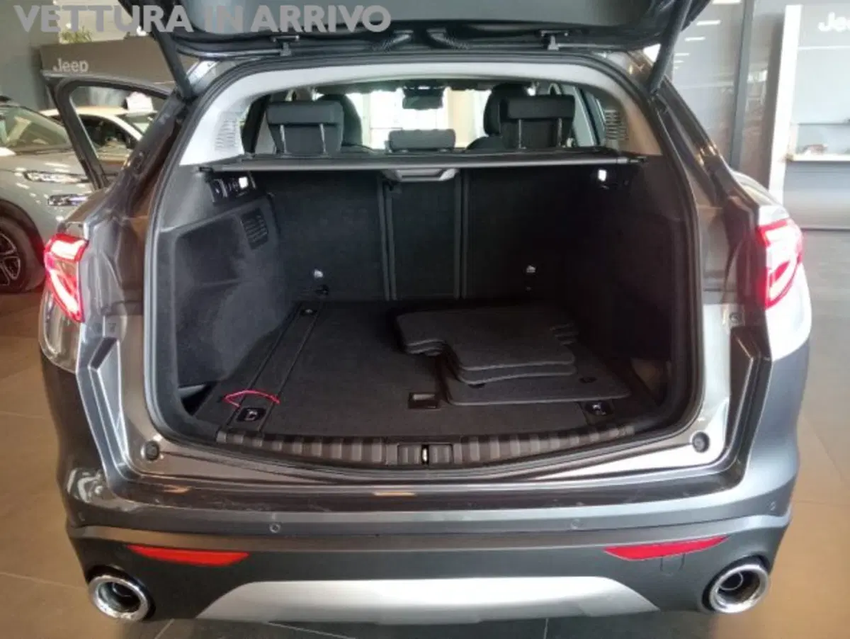 Alfa Romeo Stelvio usata a Modena (12)