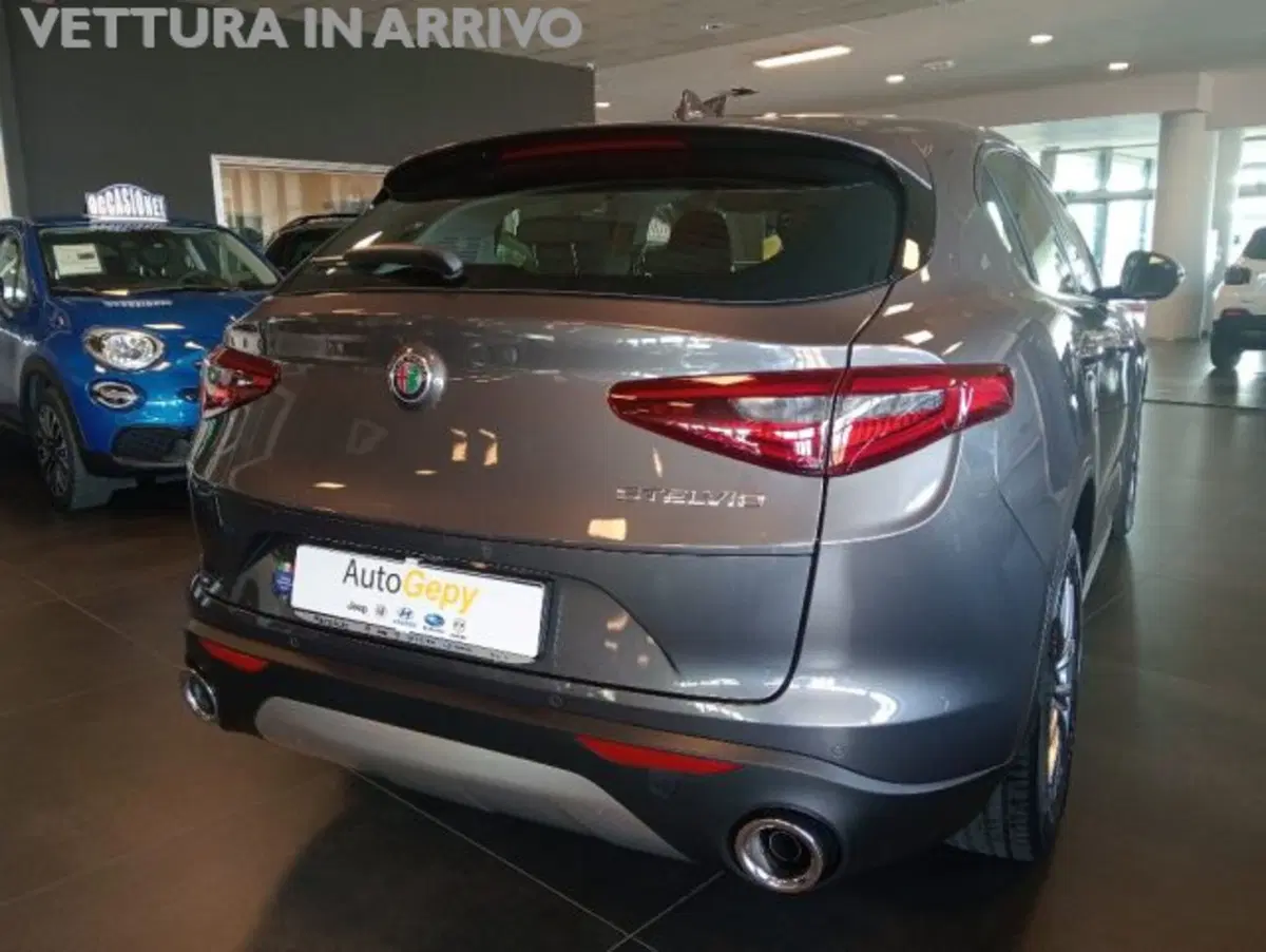 Alfa Romeo Stelvio usata a Modena (18)