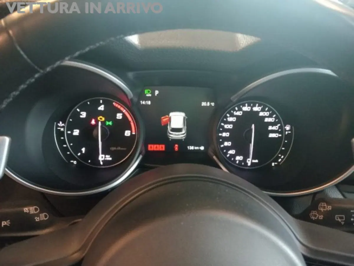 Alfa Romeo Stelvio usata a Modena (4)