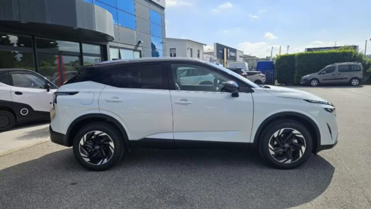 Nissan Qashqai nuova a Lucca (3)