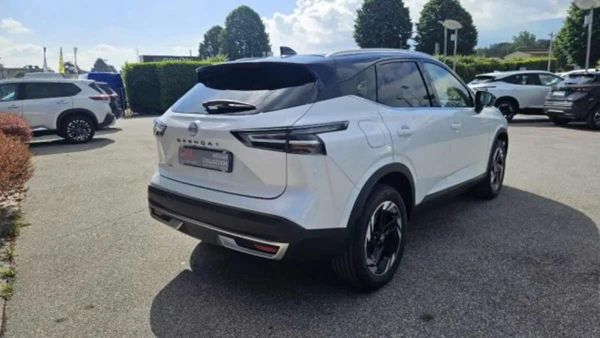 Nissan Qashqai nuova a Lucca (4)