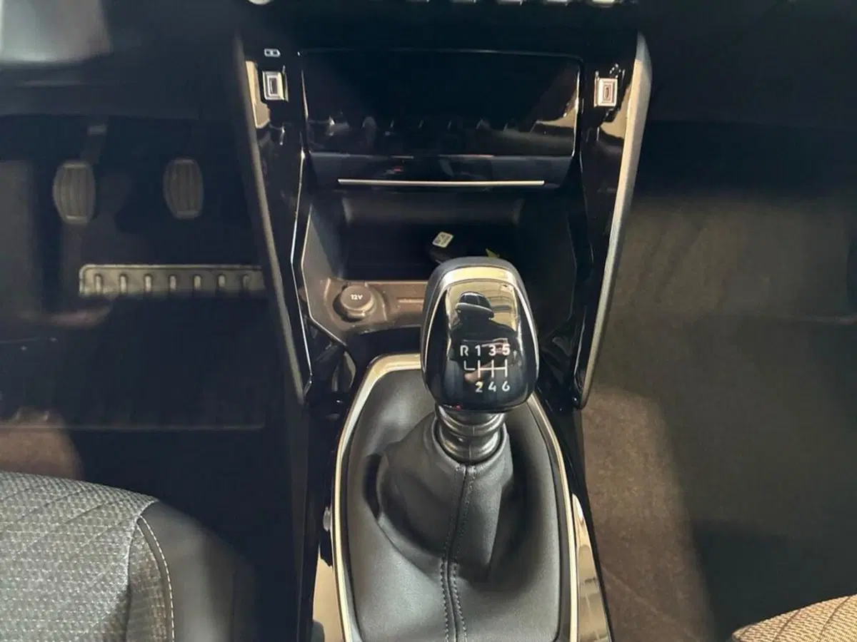 Peugeot 2008 nuova a Torino (11)