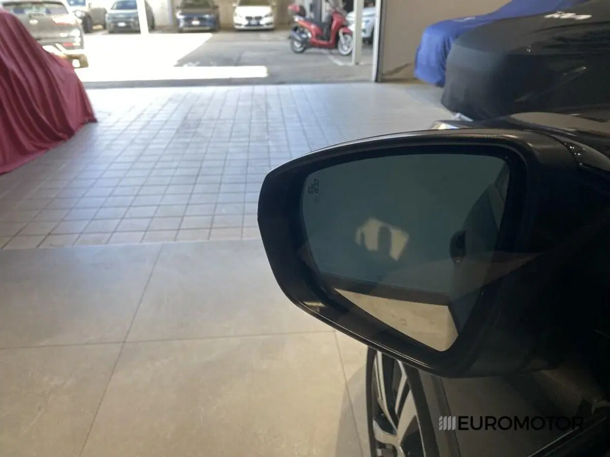 Peugeot 5008 usata a Bari (13)