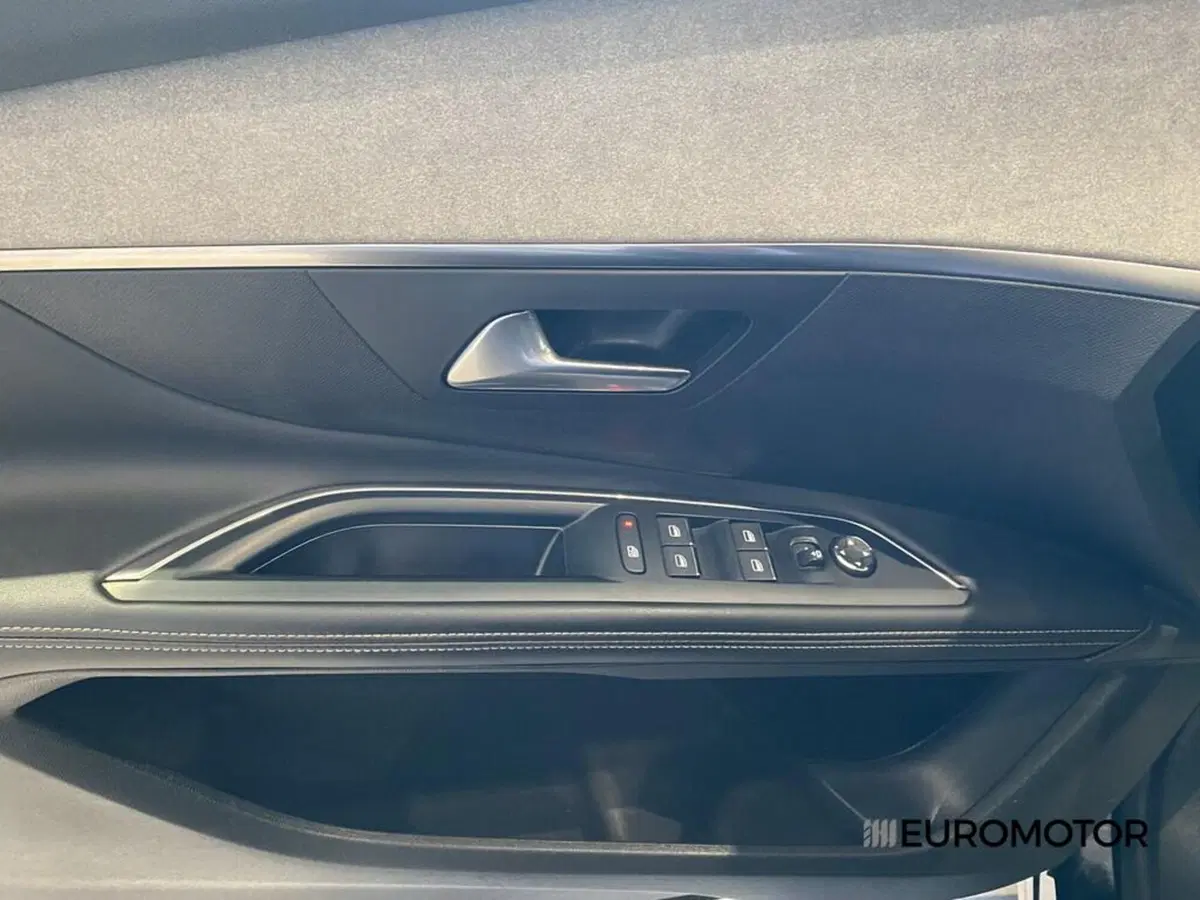 Peugeot 5008 usata a Bari (14)