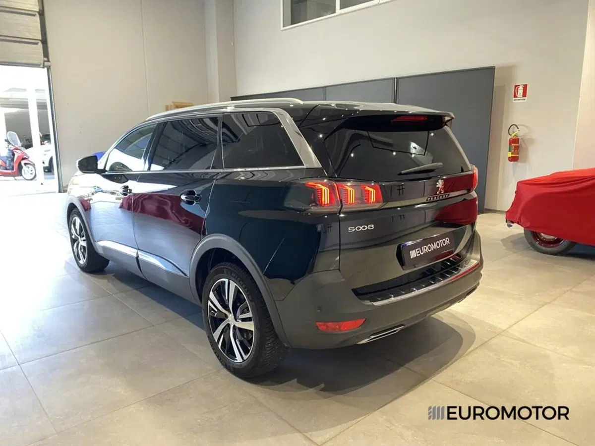Peugeot 5008 usata a Bari (9)
