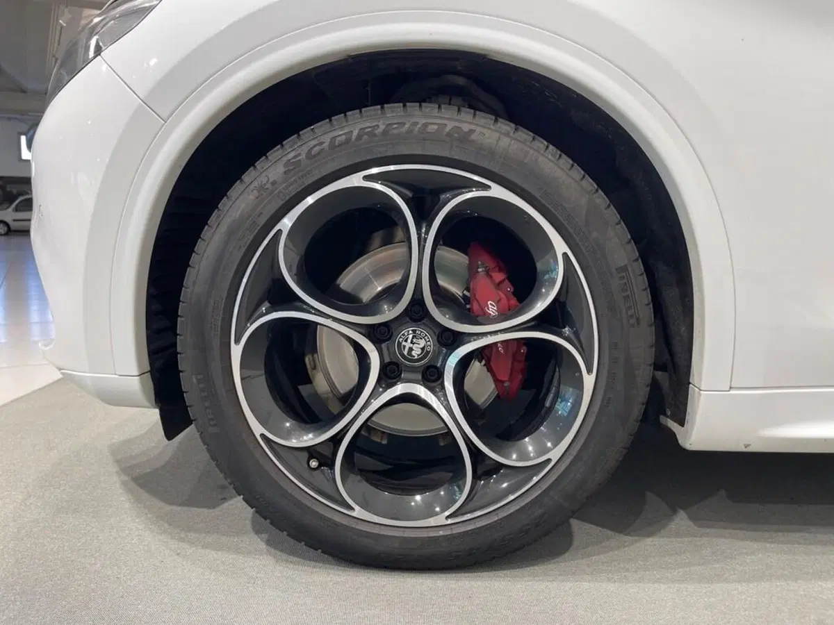 Alfa Romeo Stelvio usata a Sondrio (9)