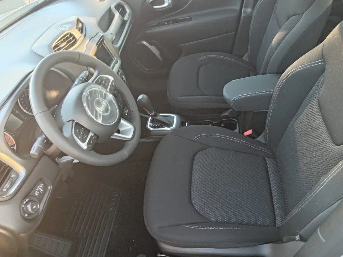 Jeep Renegade nuova a Alessandria (3)