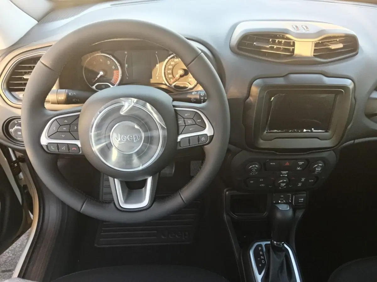 Jeep Renegade nuova a Alessandria (5)
